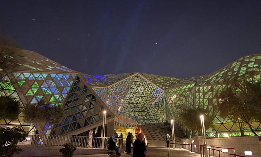 B2G Marketing Saudi Arabia: How Foreign Companies Win Government Contracts in a Multi-Market Kingdom